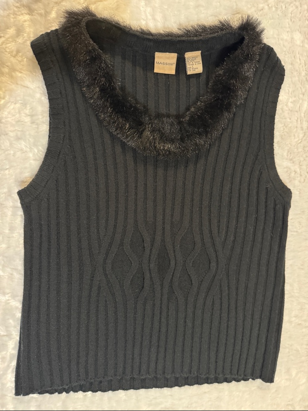 Massini Black Ribbed Sleeveless Sweater with Faux Fur Collar